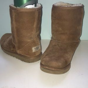 Short tan uggs